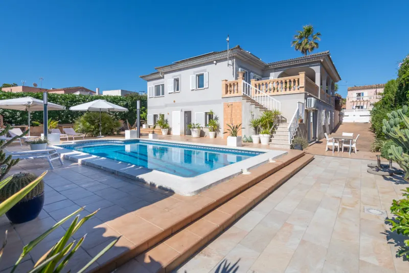 Exclusive villa with guest area, large saltwater pool and solar system — photo 4