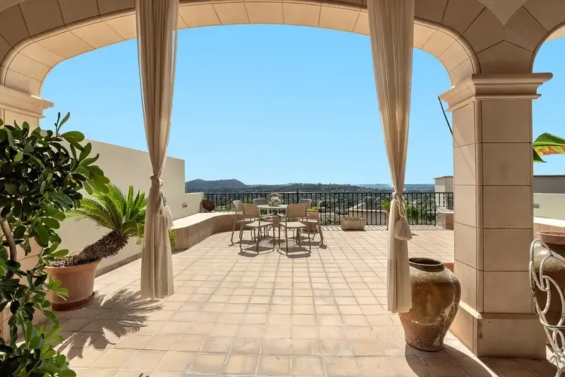 Spacious village house in Selva, Mallorca, with 370 m², private pool, garden and several terraces — photo 7