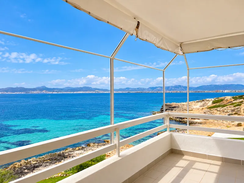 Prestigious frontline property in the exclusive area of Son Verí and Cap Rocat — photo 12