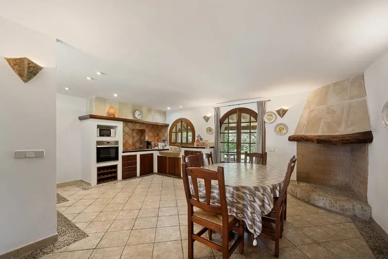 Beautiful finca in Pollença of approx. 3,000 m2 consisting of 2 houses of 261 m2 and 235 m2, large pool, outdoor toilet, barbecue porch — photo 8