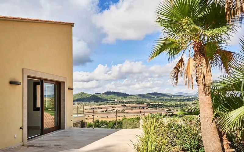Elegant villa with vacation rental license and spectacular views of the golf course in Canyamel — photo 10