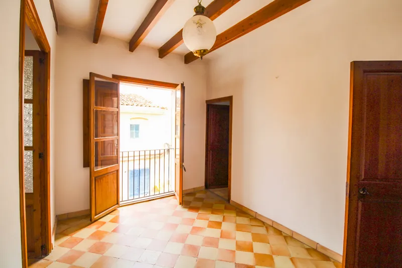Ref.2451C – S'Arraco – Townhouse in central location with patio — photo 9