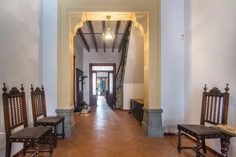 Property located in the center of Llucmajor, with views of the beautiful church of San Miquel. It consists of a main dwelling plus an apart — photo 2
