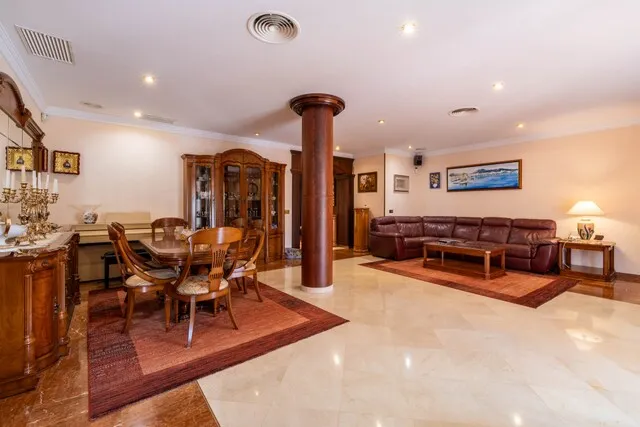 Family home with private garden and pool for sale in Port Adriano, Mallorca — photo 7