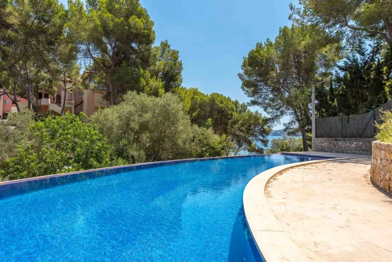 Exclusive fully renovated villa on the second sea line in Cala Fornells - Modern villa with pool (15404) — photo 3