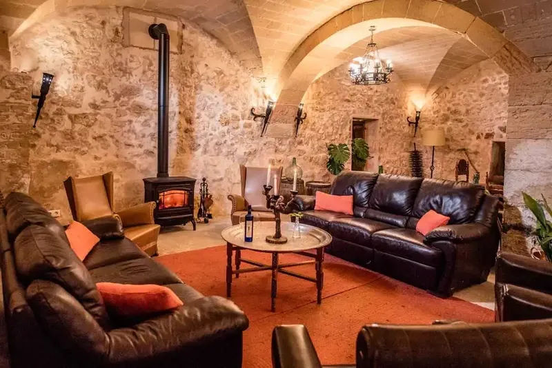 Agroturismo in full operation, with 12 rooms, en-suite bathrooms. Partial oil heating, plus three wood-burning fireplaces. Estate with — photo 7