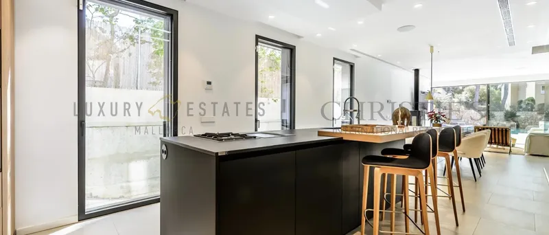 Luxurious villa with sea views in Portals Nous — photo 6