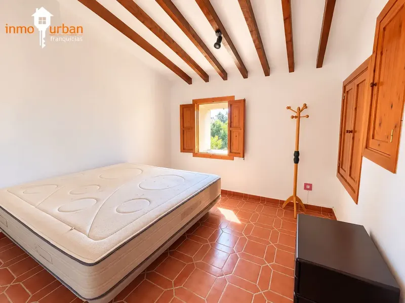 Presentamos esta exclusiva finca rústica con carácter y esencia mallorquina, situada en una tranquila zona de Establiments, a pocos minutos  — photo 9