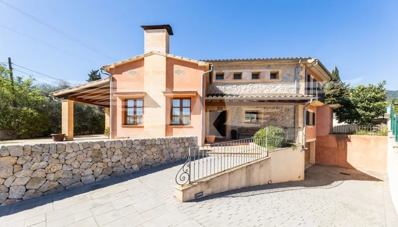 Mallorcan finca in the Tramuntana mountains — photo 1
