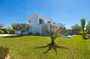Modern villa on large plot with pool — photo 2