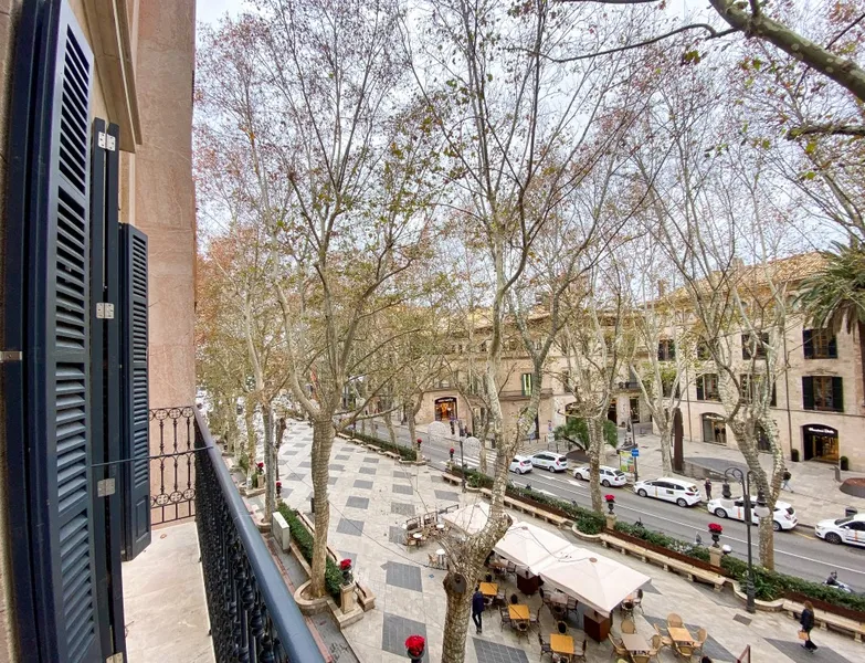 Top quality apartment for sale in Palma Casco Antiguo with roof terrace and various terraces — photo 3