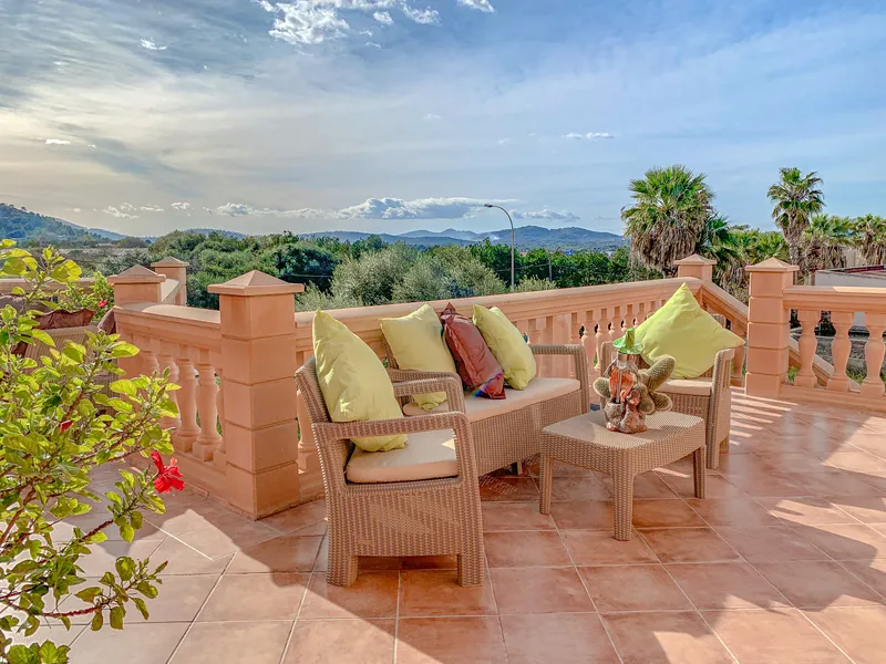 Large townhouse with two residential units, studio, pool, patio and roof terrace — photo 3