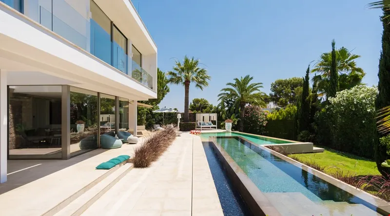 Contemporary five-bedroom villa with rooftop terrace and seaviews in Sol de Mallorca — photo 3