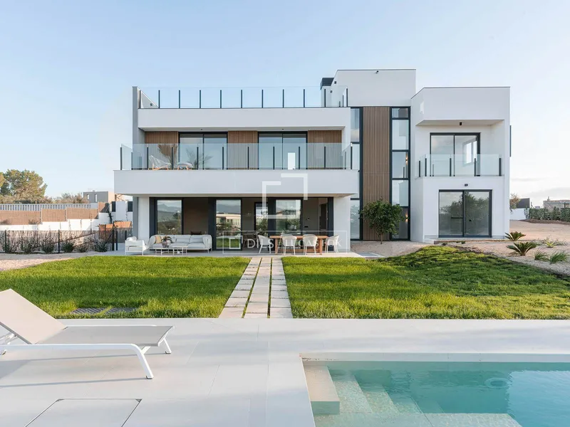349m² house / villa with 143m² terrace for sale in Palma de Mallorca — photo 1