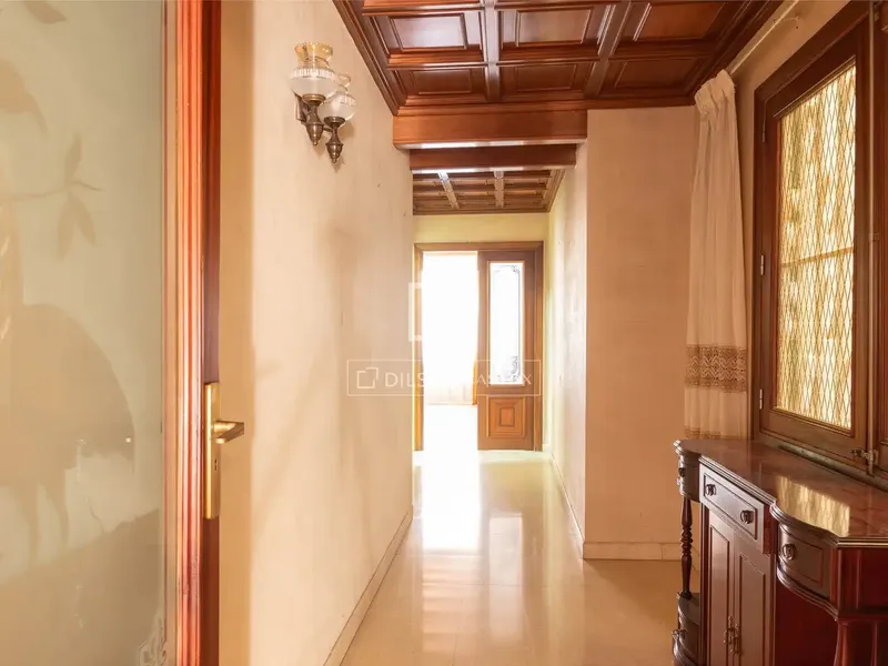 Piso con terraza en venta en Llevant — photo 2