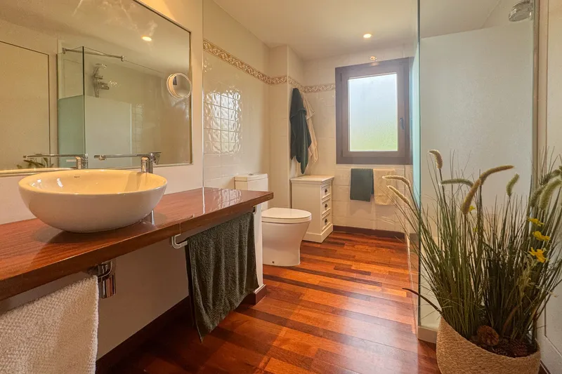 Exclusive apartment in Costa de los Pinos – golf course, partial sea views and Mediterranean living ambience — photo 12