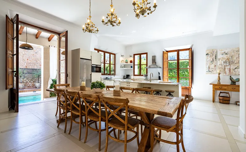 Exceptional townhouse with swimming pool and parking — photo 6