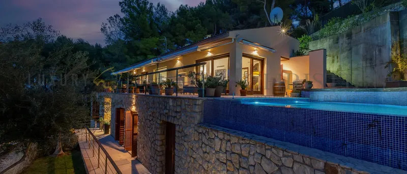 Light-flooded villa in Son Vida — photo 1