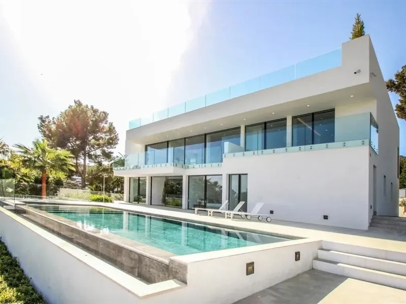 Luxurious new build villa with pool and sea views in exclusive Son Vida — photo 1