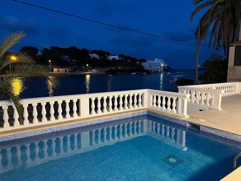 Exceptional chalet on the seafront in Portopetro — photo 1