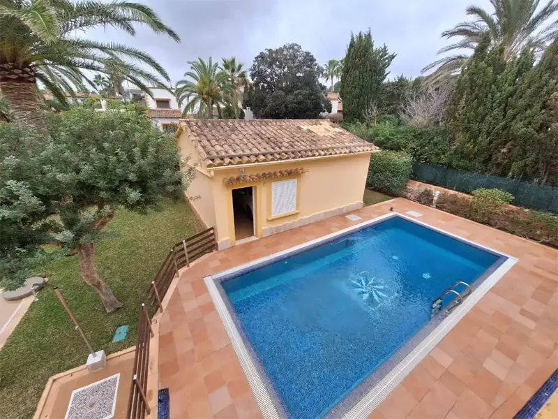 Fabulosa villa en segunda línea de mar y con vistas desde la segunda planta. — photo 11