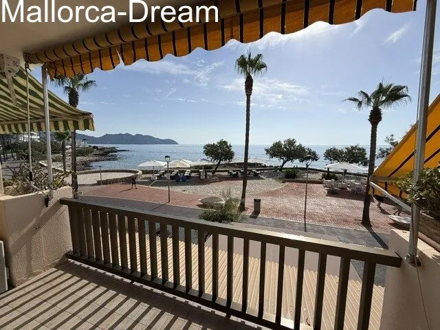 Cala Millor: Beautiful Seafront Apartment with Stunning Sea Views in Cala Millor — photo 2