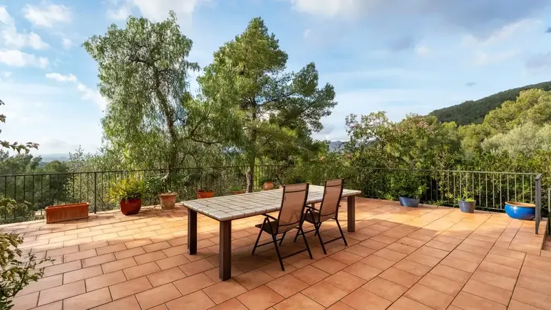 Discover this magnificent rustic estate located in the Sierra de Tramuntana, near the picturesque village of Bunyola. Surrounded by nature, it — photo 4