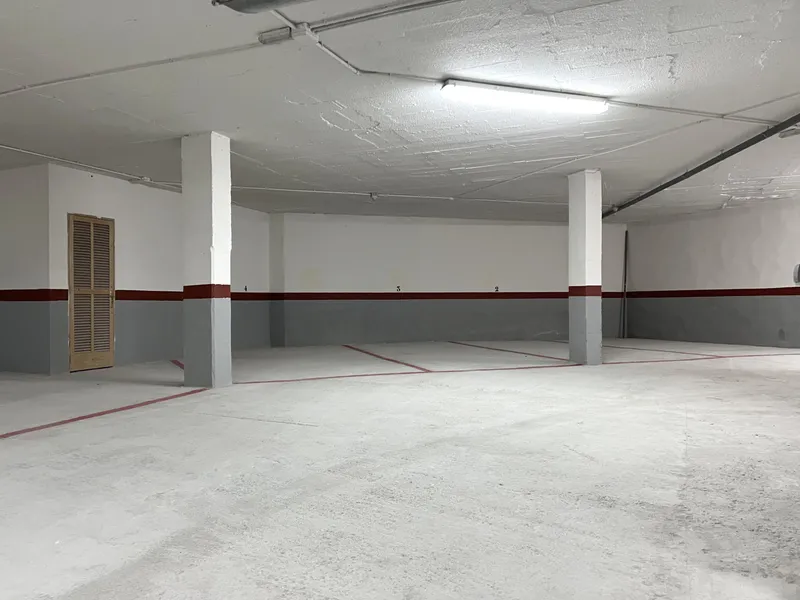 Parking space in La Salle area — photo 3
