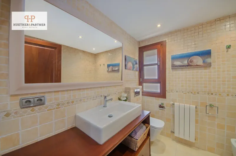 This spacious detached house is located in a quiet area at the foot of the Serra de Tramuntana, a World Heritage Site — photo 10