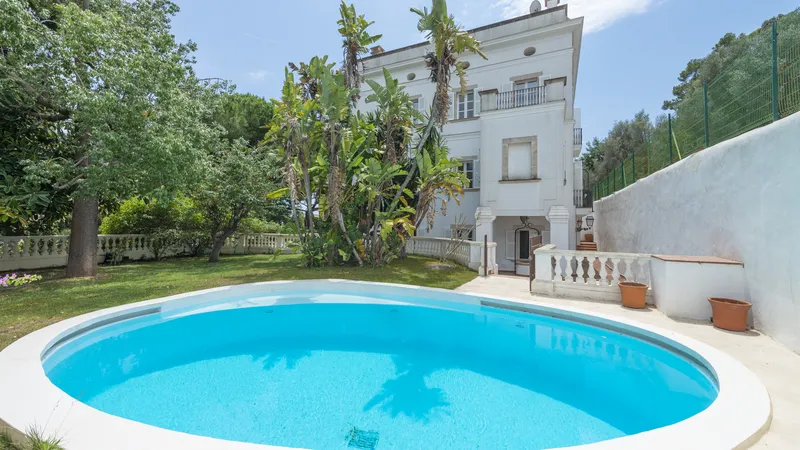 Elegant villa in El Terreno with park-like garden, pool and stunning views of the harbor — photo 4