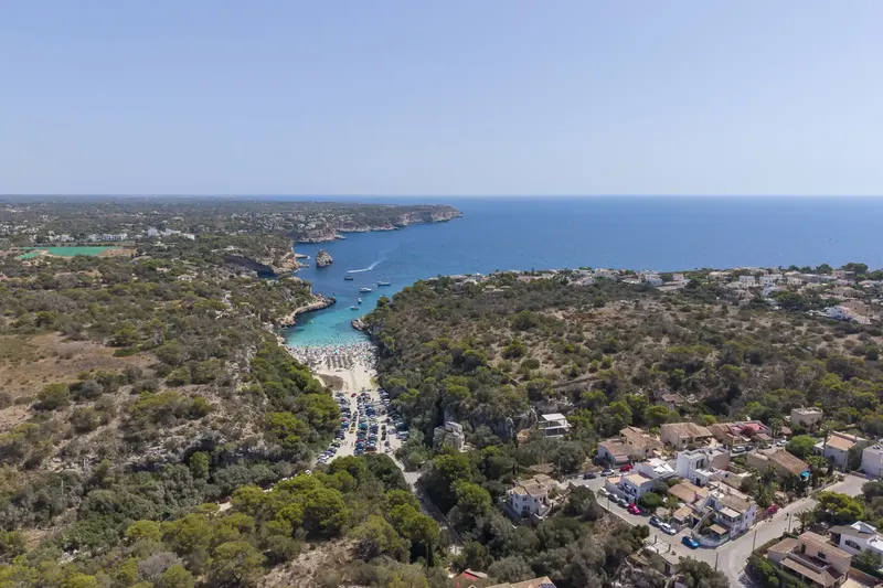 Fantastic investment opportunity in one of Mallorca's most attractive coastal areas, located just 450 meters from the spectacular — photo 2
