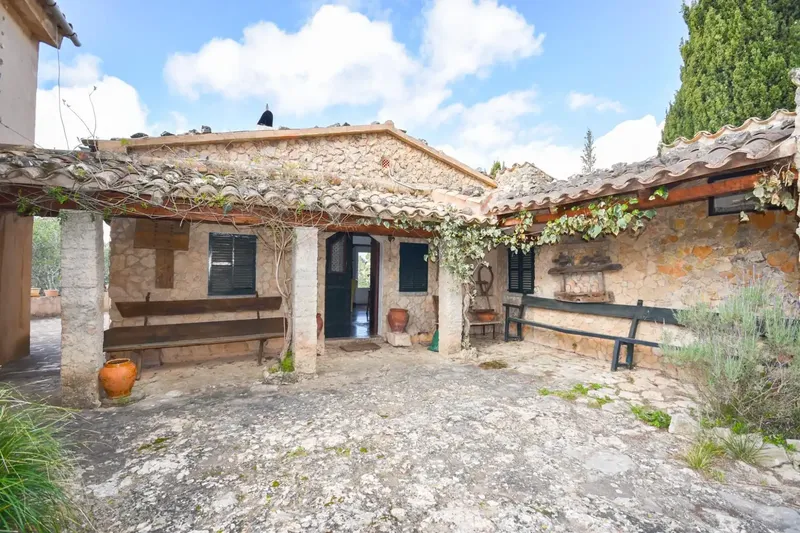 Village house with great character and charm in the heart of the Serra de Tramuntana, in the beautiful village of Galilea surrounded by mountains and unparalleled — photo 2