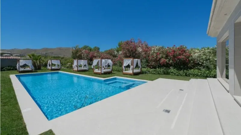 Modern style penthouse with amazing beach and sea views for sale in Pollensa, on the north of Mallorca. — photo 6