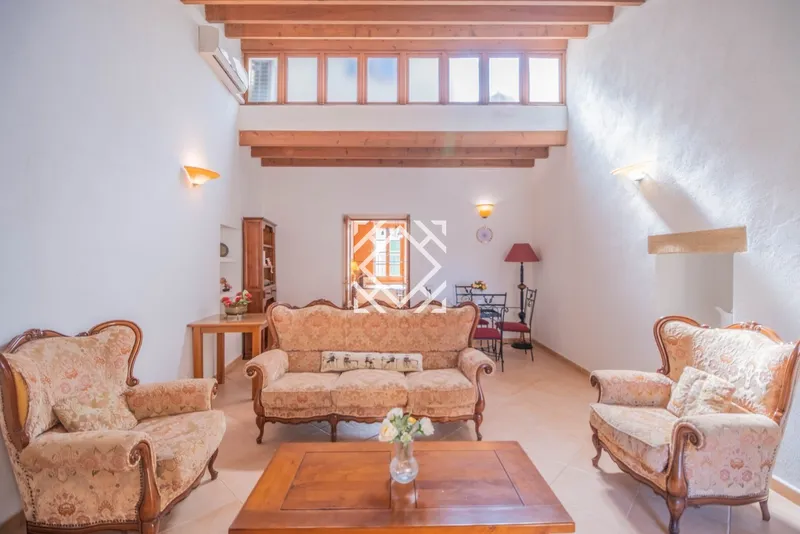 Charming townhouse for sale with tourist license in the old town of Alcudia, Mallorca — photo 3