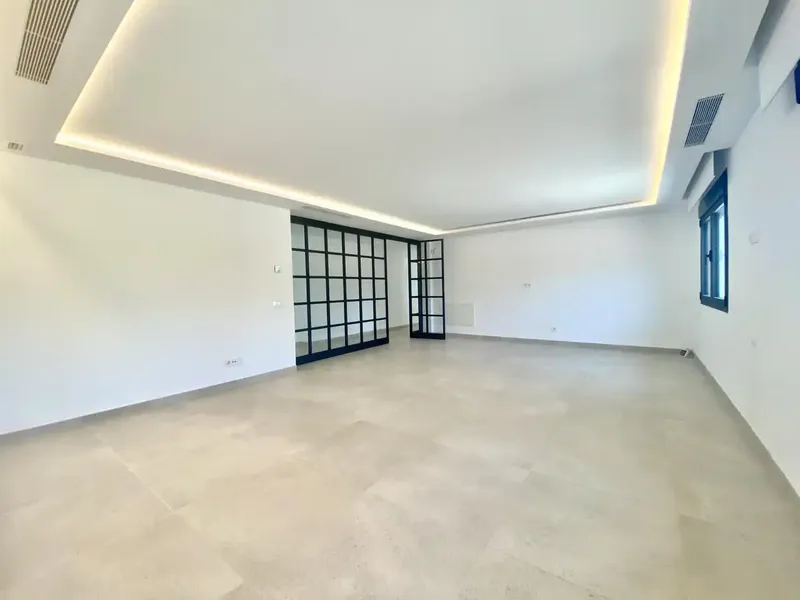 Cherryhouse Invest presents this spectacular high-end villa located in the prestigious private urbanization of Sa Planera, one of the — photo 10