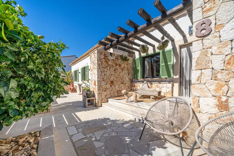 Exceptional Mediterranean Property with 4 Independent Apartments Just Steps from Cala Figu — photo 1