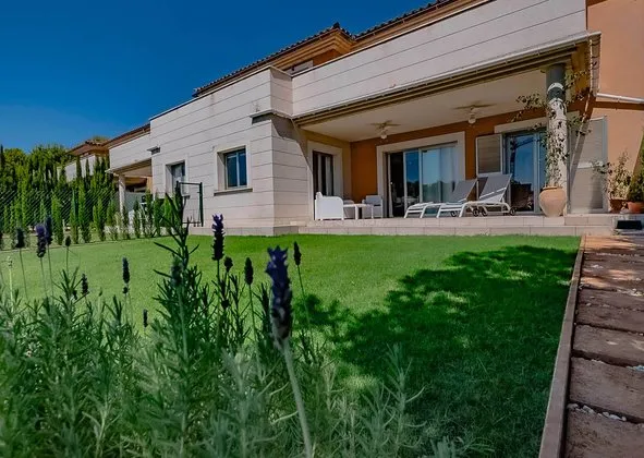 Semi-detached house in Cala Vinyes, Calvià — photo 1