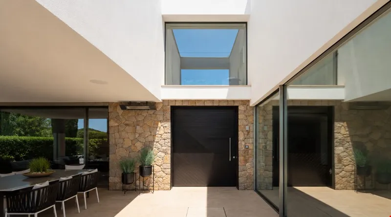 Contemporary five-bedroom villa with rooftop terrace and seaviews in Sol de Mallorca — photo 5