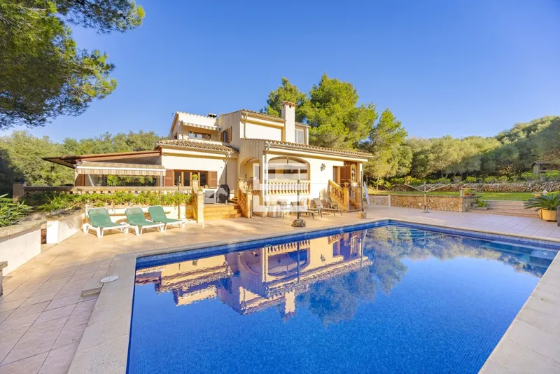 Charming Mediterranean estate with a house and swimming pool for sale in Alcúdia, Mallorca — photo 1