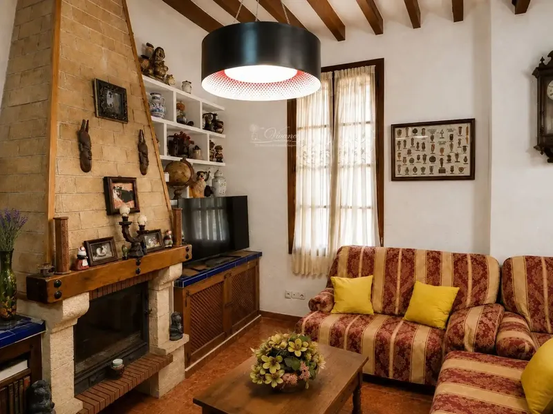 Mallorcan house with terrace in the center of Sa Pobla, 162 m² — photo 2