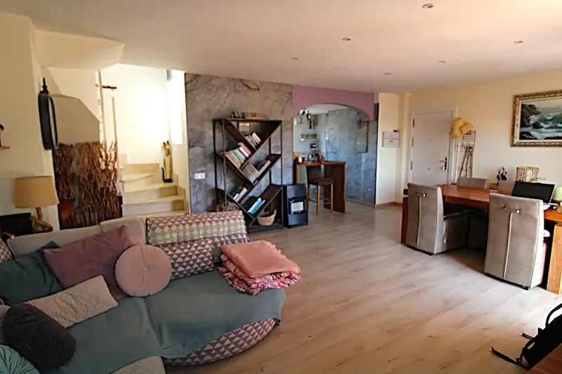 Fantastic duplex penthouse for sale in Maioris. It consists of living-dining room, equipped American kitchen and laundry room, and access to terrace with views — photo 5