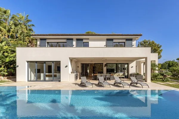 Exclusive luxury villa in modern architectural style in Santa Ponsa — photo 1