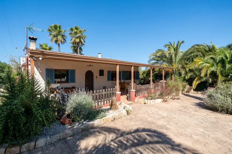 If you are looking for the peace of the Mallorcan countryside without the headaches of a renovation, this house in Algaida is your definitive crush. — photo 1