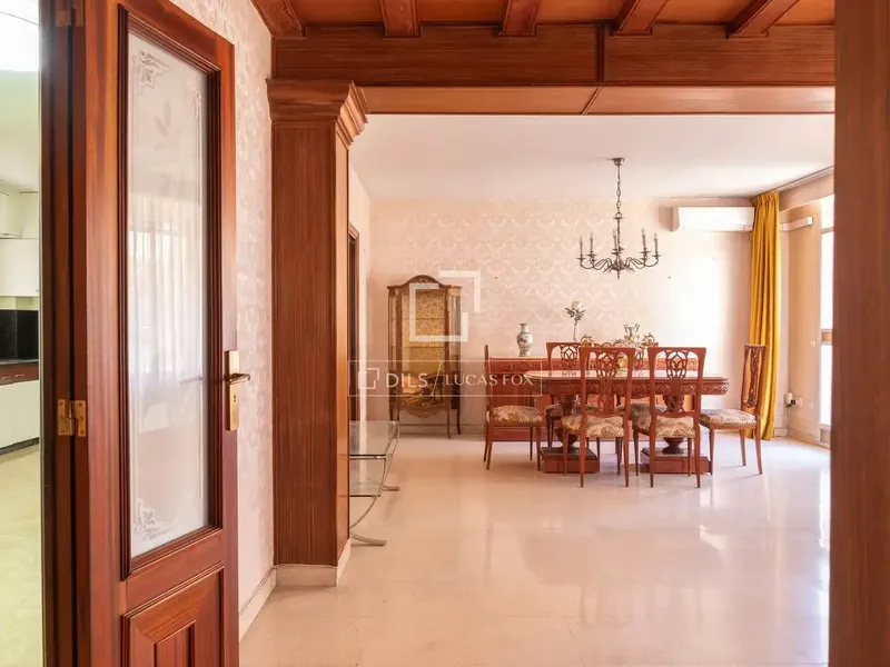 Piso con terraza en venta en Llevant — photo 3