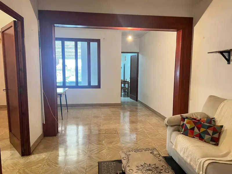 If you are looking for a spacious, independent house with its own parking in the city center, this property may be just what you need. — photo 3