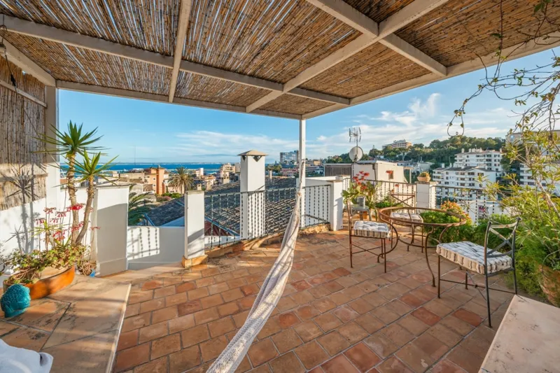 Villa with high ceilings with breathtaking sea views and pool in El Terreno, Palma — photo 3