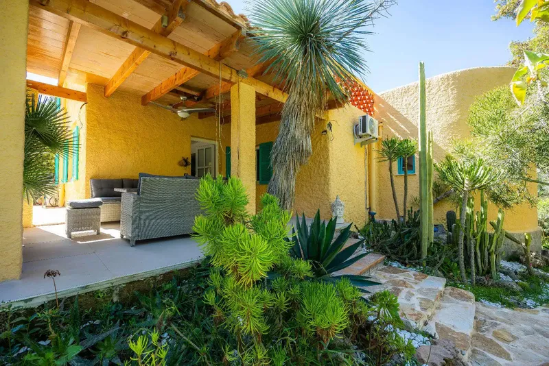 Located in the quiet residential area of Betlem, near the picturesque coastal town of Colònia de Sant Pere (municipality of Artà), it is — photo 12
