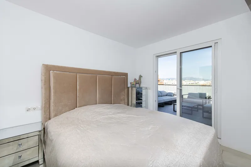 Spacious penthouse close to the old town of Palma with spacious terrace and sea views — photo 10
