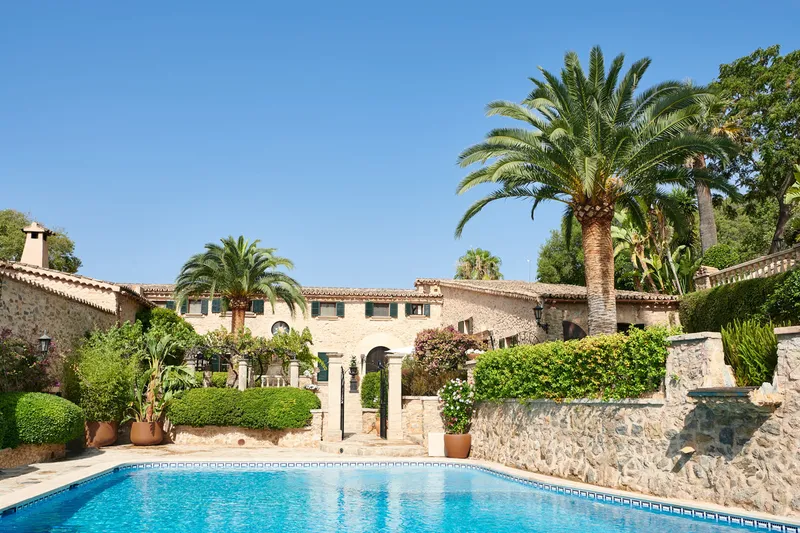 Magnificent manor house on a picturesque plot - Marcel Remus Real Estate — photo 1