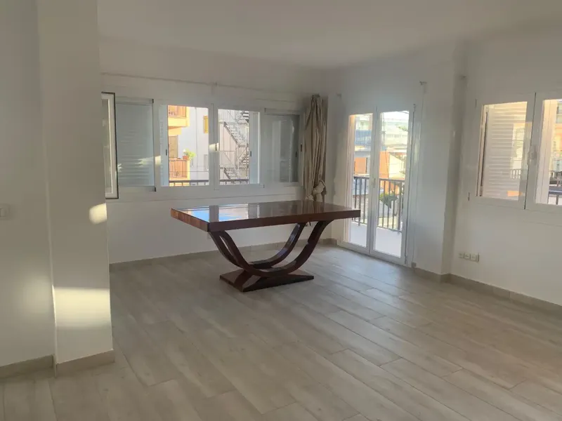 Private rental in Playa de Palma area, very quiet street, very bright attic apartment, near the sea, unfurnished, 3 double bedrooms, spacious — photo 1